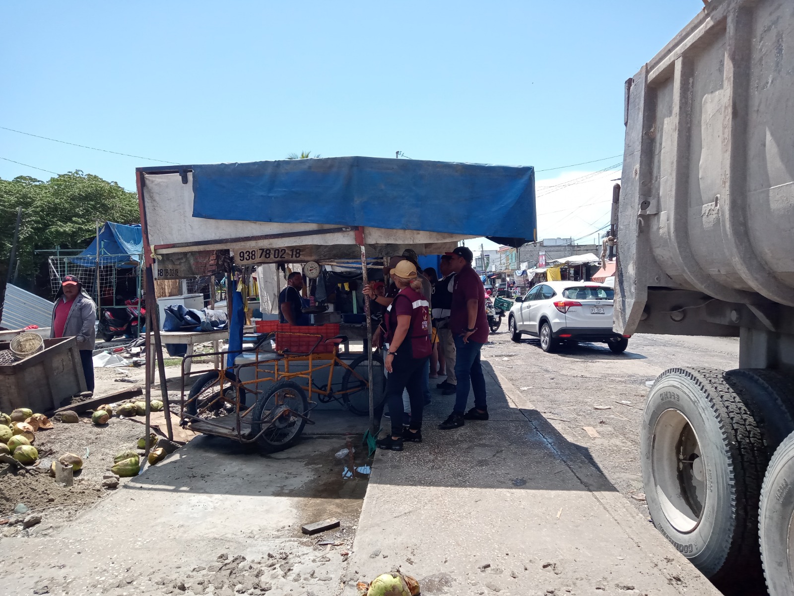 Desalojan a comerciantes del Chechén: En Ciudad del Carmen