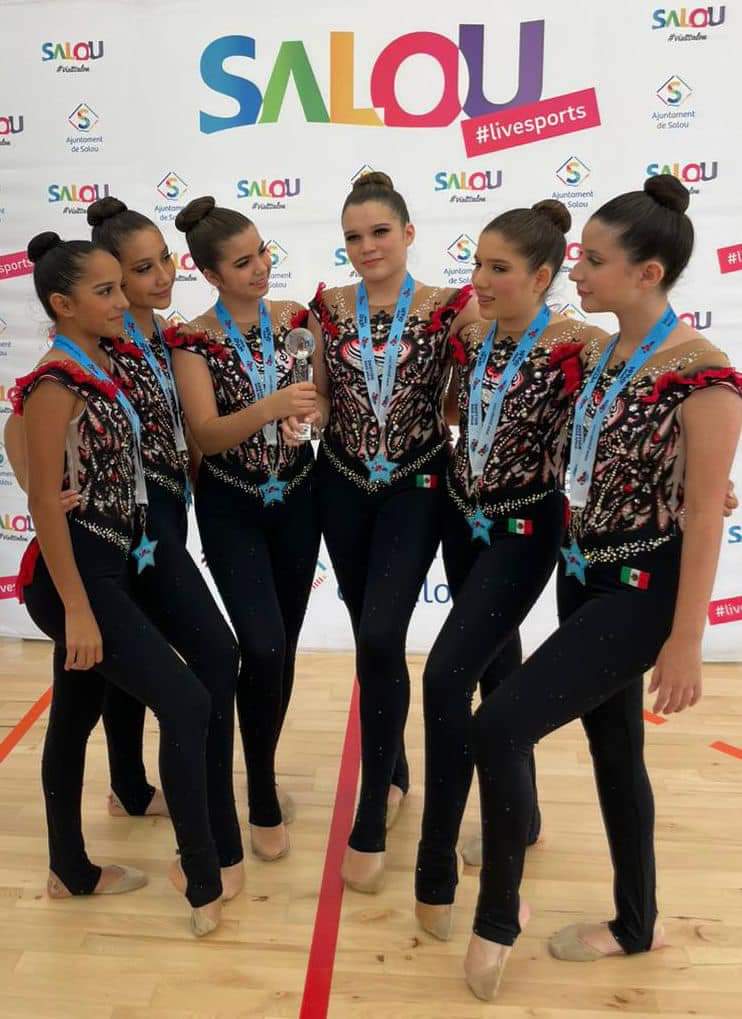El equipo de Gimnasia Estética de Grupo "Merrys" en la categoría de 12-14 años ha logrado un hito destacado al obtener la medalla de oro 