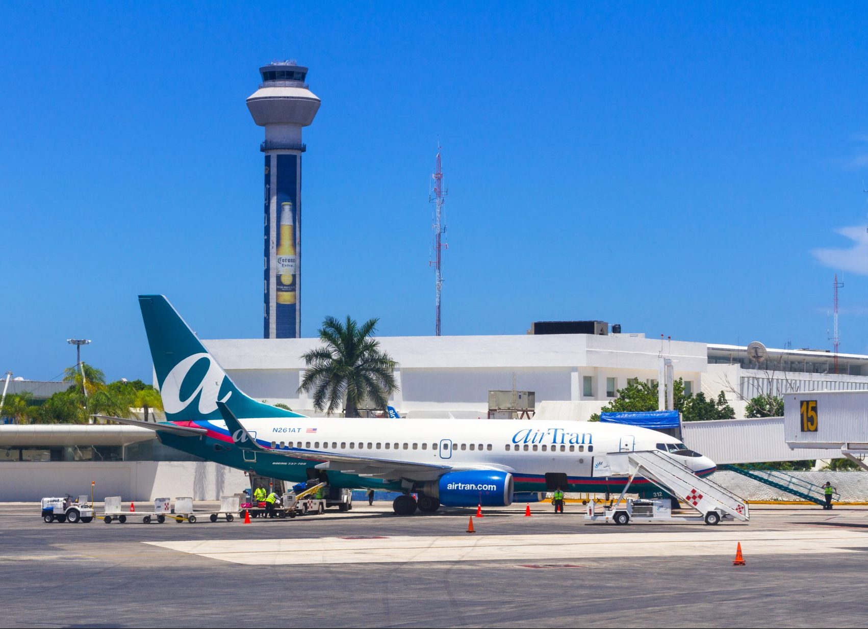 Aeropuerto de Cancún líder en turismo internacional en México, supera al AICM