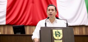 El legislador yucateco no logró incluirse en la encuesta para la gubernatura y cambió por la alacaldía