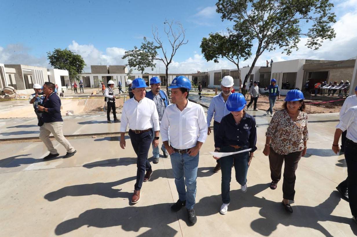El Gobernador Mauricio Vila Dosal supervisa los avances en la construcción de "Casa Otoch" Centro de Asistencia Social para Niñas, Niños y Adolescentes. 