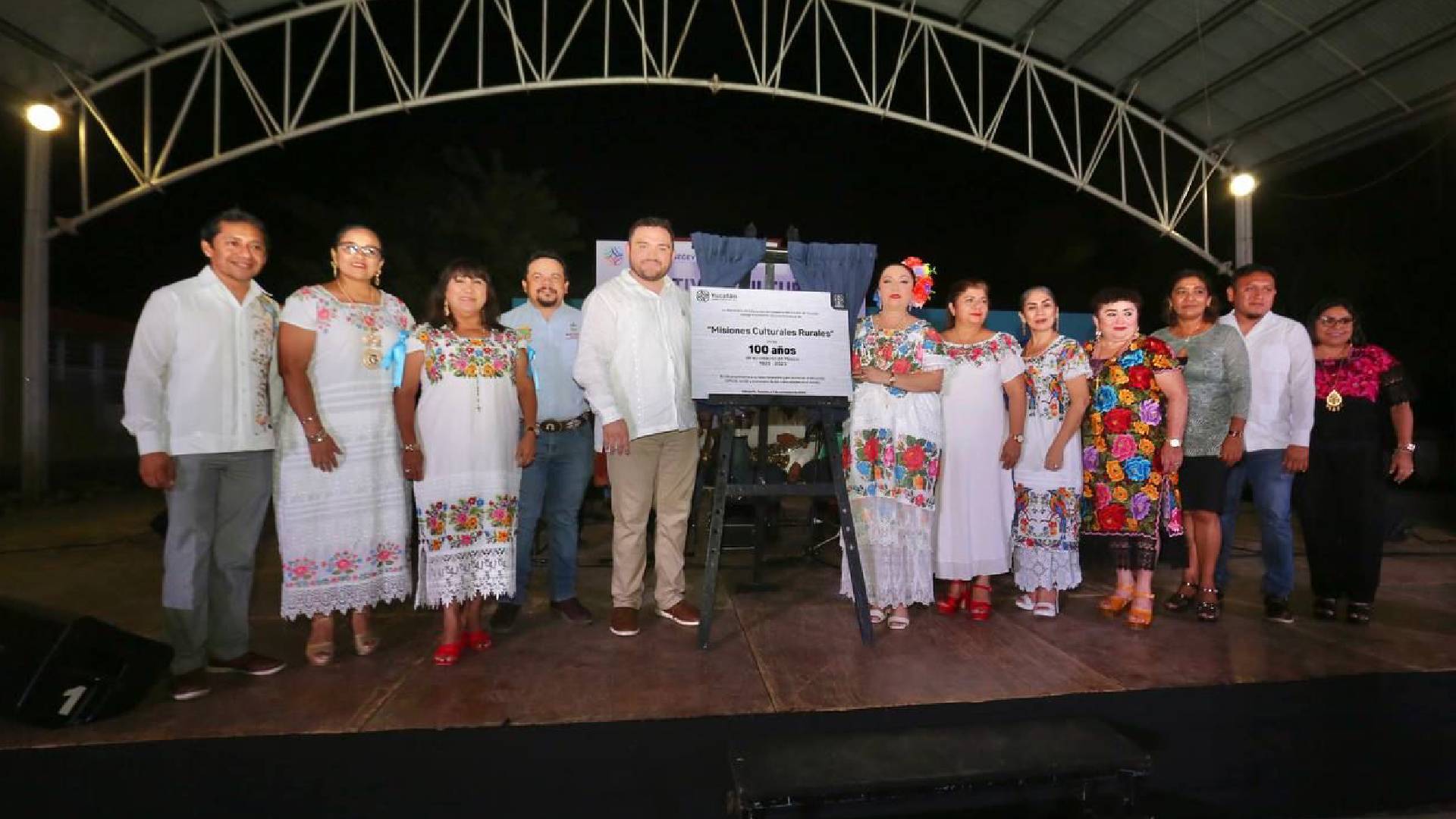 Develan placa por el centenario de las Misiones Culturales en la Escuela Normal Superior de Valladolid