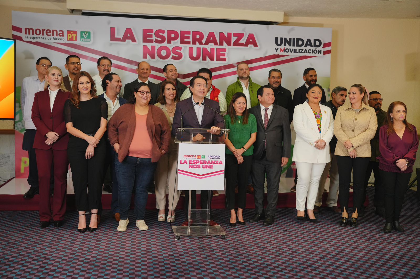 Huacho Díaz y Verónica Farjat mejor posicionados en encuestas en Yucatán, Mario Delgado