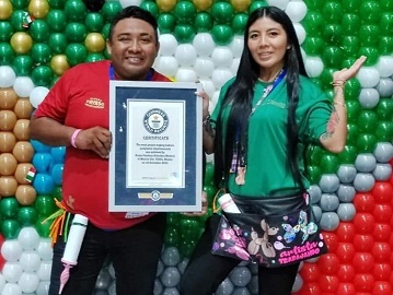Yucatecos logran Record Guinness por creaciones con globos