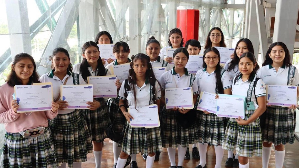 Jóvenes yucatecas se preparan profesionalmente en tecnologías de la información con apoyo del Gobernador Mauricio Vila Dosal