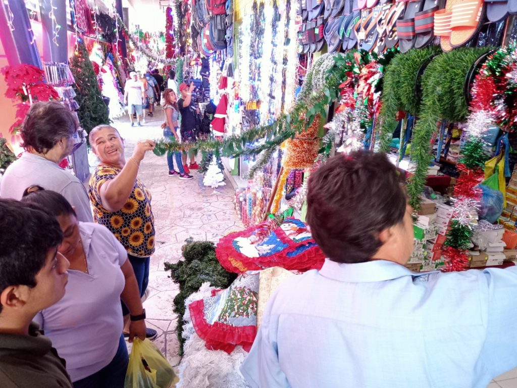 Se incrementan ventas de artículos navideños en Ciudad del Carmen