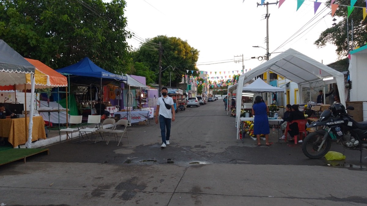 Comerciantes solicitan espacios para vender en la zona de la Iglesia de Guadalupe de Ciudad del Carmen