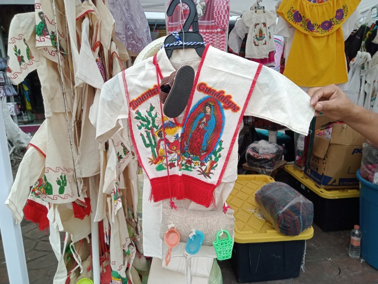 No repunta la venta de trajes de inditos: En Ciudad del Carmen