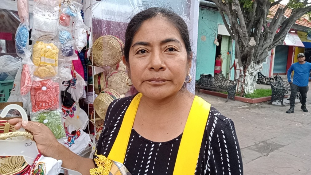 No repunta la venta de trajes de inditos: En Ciudad del Carmen