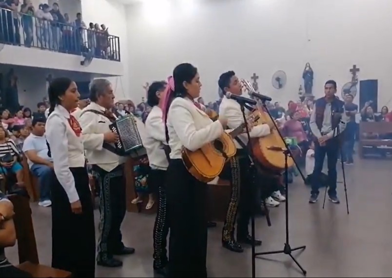 Mariachi Águilas le llevan mañanitas a la Virgen de Guadalupe: En Ciudad del Carmen