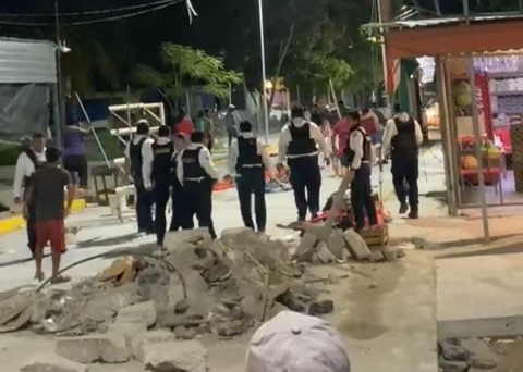 Enfrentamiento entre tianguistas del Chechén con policías: En Ciudad del Carmen