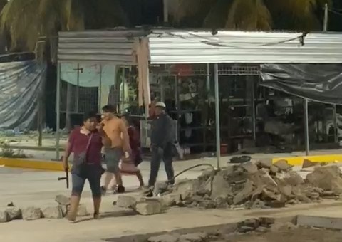 Enfrentamiento entre tianguistas del Chechén con policías: En Ciudad del Carmen