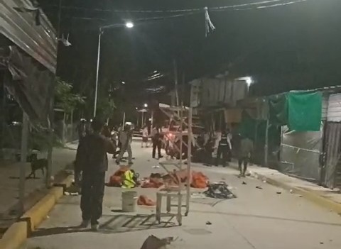 Enfrentamiento entre tianguistas del Chechén con policías: En Ciudad del Carmen