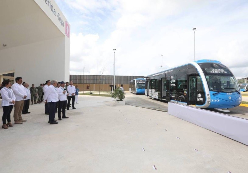 El Gobernador Mauricio Vila Dosal y el Presidente Andrés Manuel López Obrador, realizaron el banderazo inaugural de la primera ruta del Ie- tram: Paseo 60-La Plancha-Teya