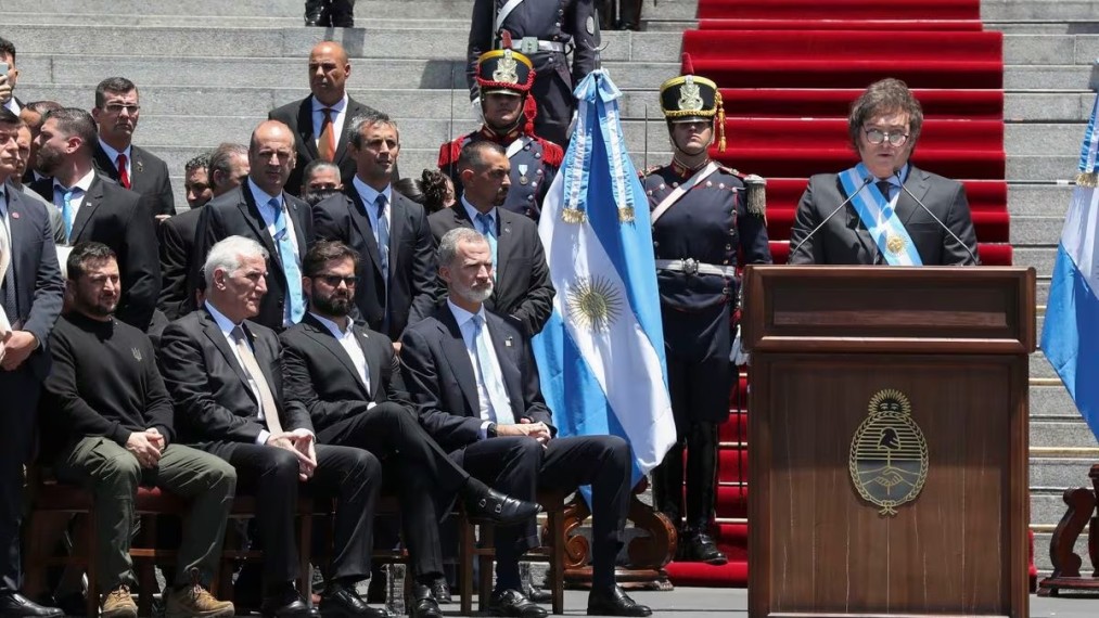 Javier Milei tomó protesta como presidente de Argentina