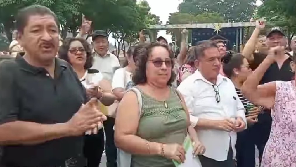 Sigue protesta de jubilados y pensionados del COBATAB; pedirán intervención de AMLO