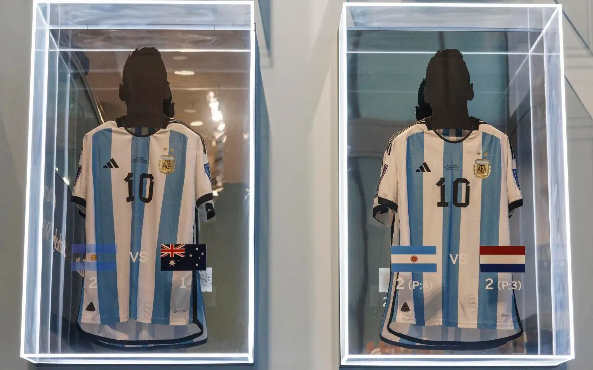 Subastan camisetas de Leonel Messi las cuales son las que utilizó en el Mundial de Qatar 2022