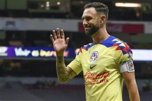 Miguel Layún no hizo el viaje para enfrentar al Barcelona ya que el domingo fue su último partido como futbolista profesional.