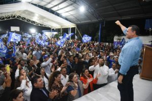 Acompañado del Presidente del Comité Directivo Estatal del PAN, Asís Cano Cetina, y de Pedro Cohuo Suaste, líder de este municipio, Barrera Concha recalcó que Tizimín es un ejemplo de crecimiento económico gracias a la suma de esfuerzos con el gobierno estatal.