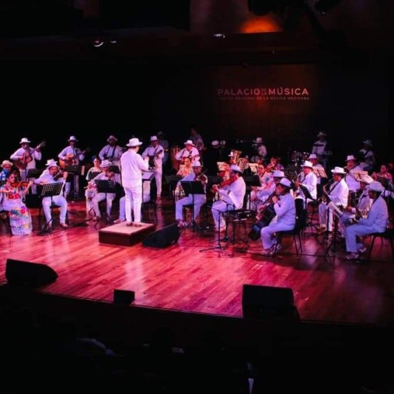 La Orquesta Típica Yukalpetén rinde tributo a Armando Manzanero en el Palacio de la Música