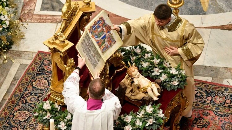 El Papa Francisco celebra la Misa de Gallo con el “corazón” de Belén