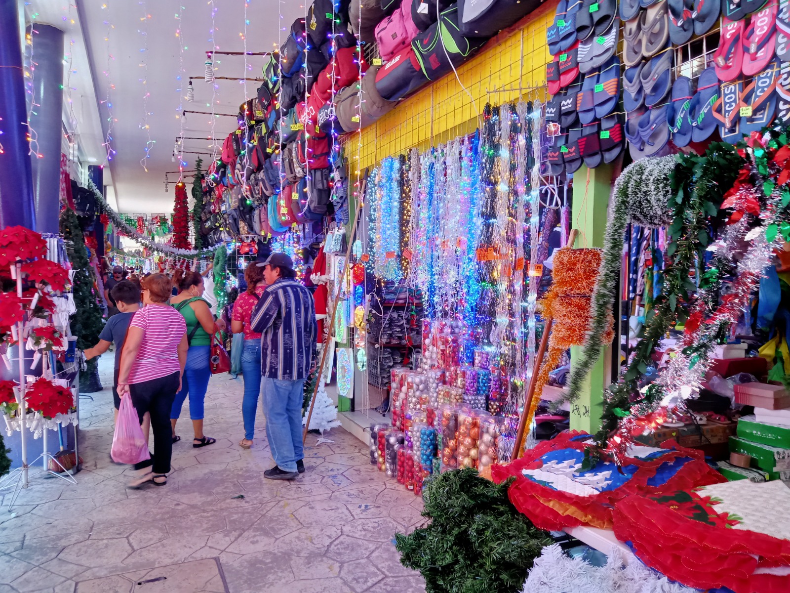 Se incrementan ventas de artículos navideños en Ciudad del Carmen