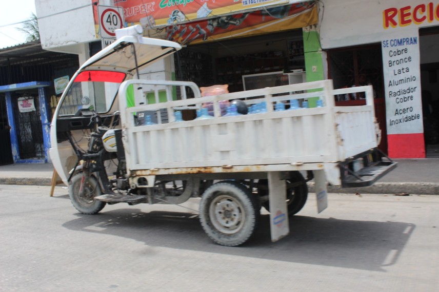 Ciudadanos denuncian que algunos garrafones de agua vienen con mal olor: En Ciudad del Carmen