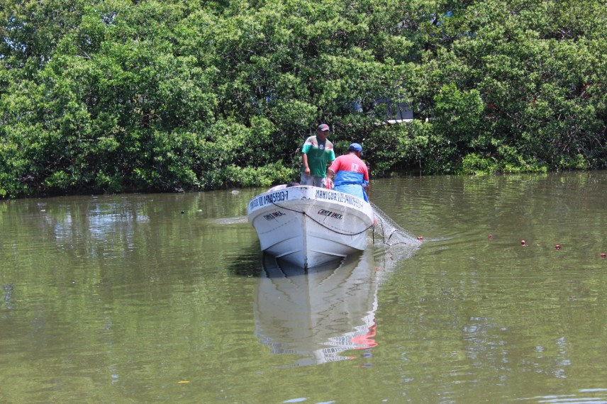 Sector pesquero ribereño del municipio de Carmen pide a los gobiernos desazolvar los arroyos y lagunas