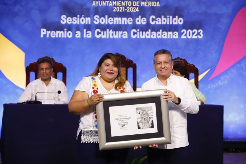  Ruz Castro reiteró que Mérida se siente orgullosa de cada uno de las y los recipiendarios, de su aportación a la sociedad desde distintos ámbitos