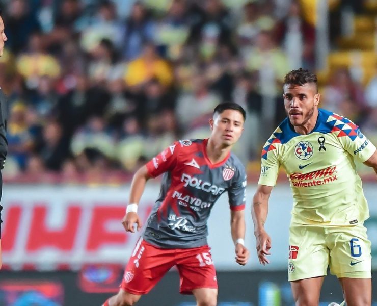 América empata a cero goles con Necaxa en un partido de expulsiones
