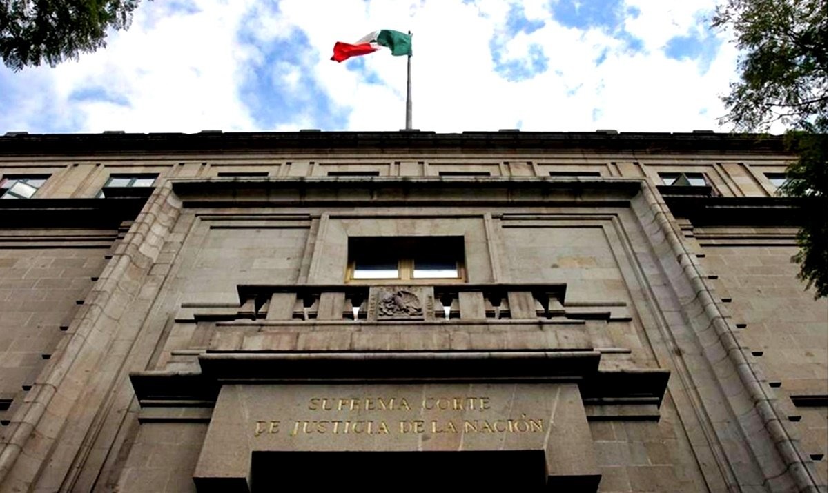 AMLO arremete contra la SCJN por sueldos financiados con presupuesto del pueblo