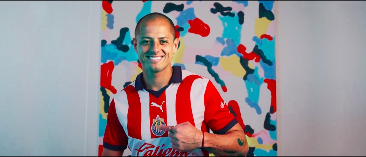 Con suma emoción y respeto el Chicharito es recibido con honores