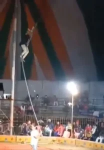 Aunque los actores en los circos tengan mucha preparación, no están exentos de un accidente.