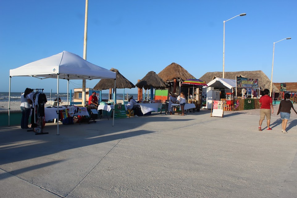 Alistan áreas comerciales de Playa Norte para festividades de carnaval