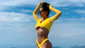 Manelyk alcanzó la fama después de su participación en el reallity de MTV, Acapulco Shore. 