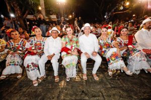 Con la tradicional alborada y las mañanitas, inició la celebración por el 482 aniversario de la fundación de Mérida.
