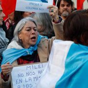 Milei enfrenta primera huelga general de sindicatos en Argentina