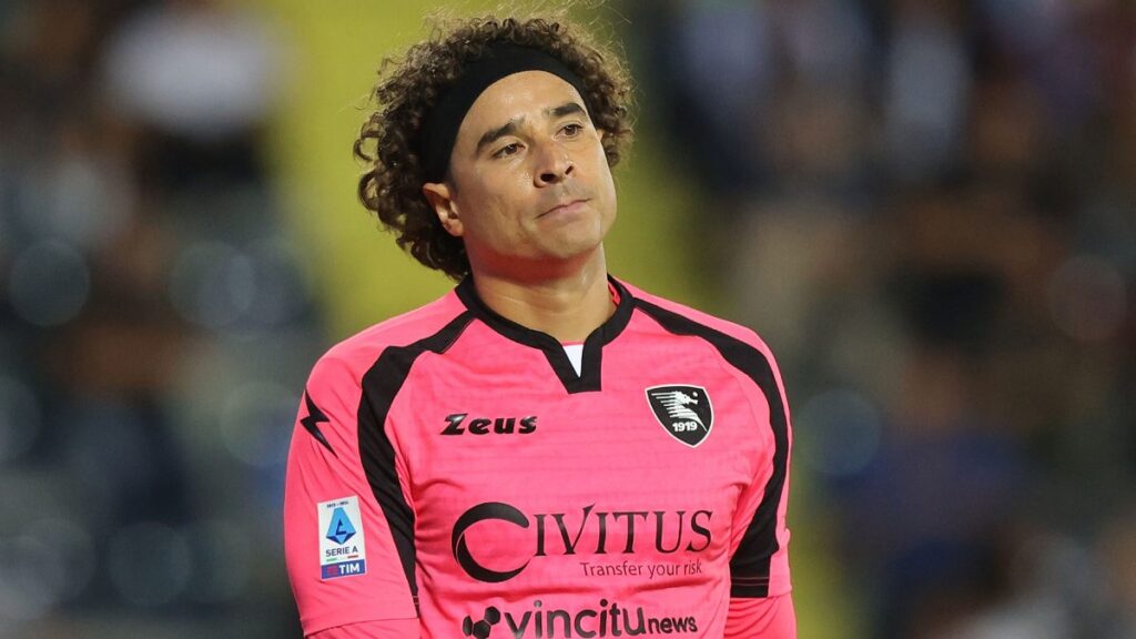 Guillermo Ochoa sufre junto al Salernitana en la Serie A