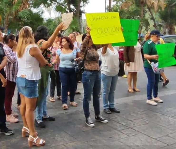 Protestan estudiantes y familiares por anunciado cierre de la escuela Alianza