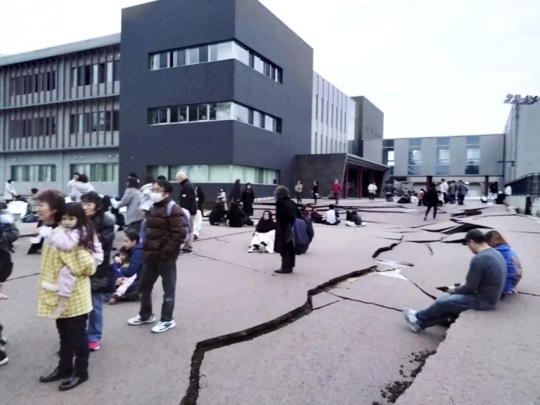 Fuerte terremoto en Japón de magnitud 7,6, causó un tsunami; aquí el video