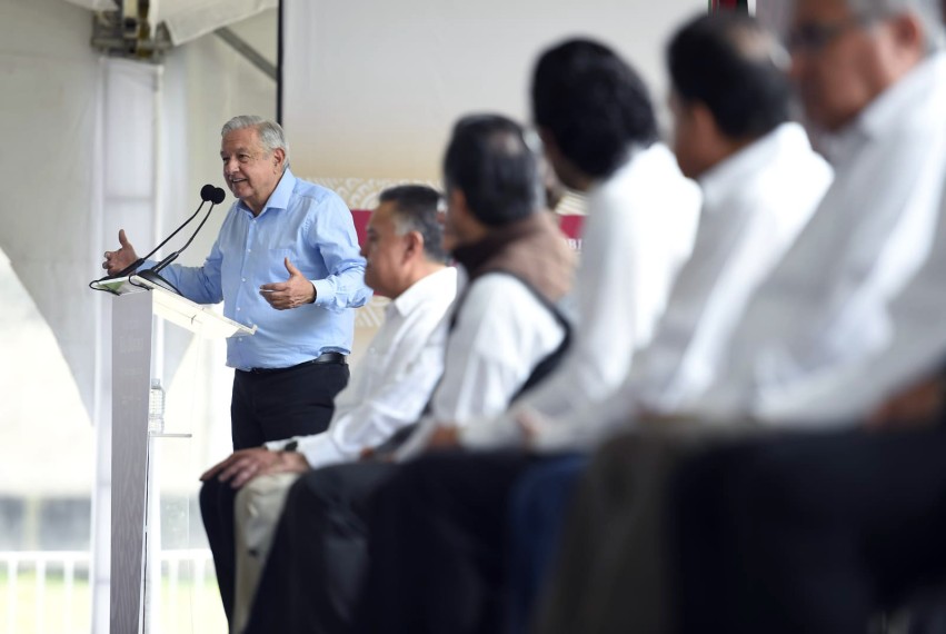Va AMLO por reformas en materia laboral y de pensiones