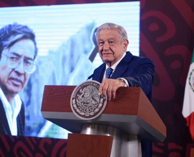 AMLO lamenta la muerte de José Agustín