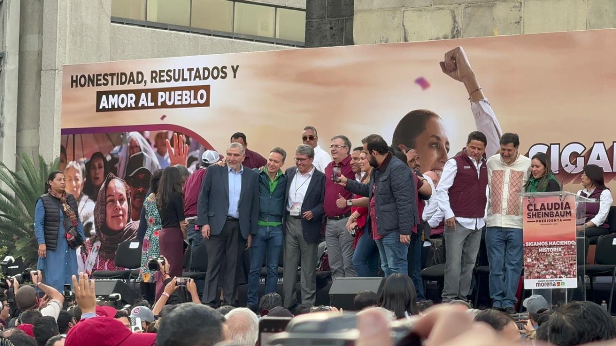 reaparece ebrard