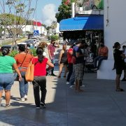 Partidos políticos se la rifan por millenials y generación X