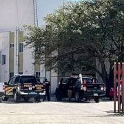 El trabajador se hallaba sobre una lámina de plástico no pudo soportar su peso