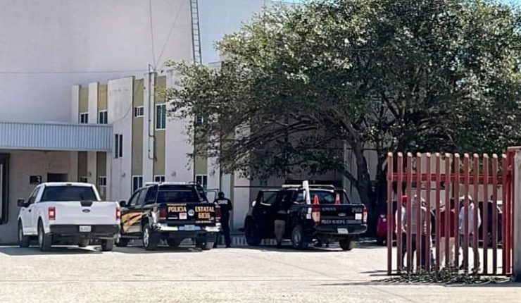 El trabajador se hallaba sobre una lámina de plástico no pudo soportar su peso