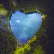 Te presentamos nuestros más cariñosos saludos en este encantador amanecer oración para la fortaleza y esperanza