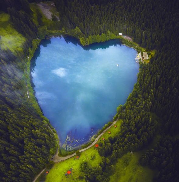 Te presentamos nuestros más cariñosos saludos en este encantador amanecer oración para la fortaleza y esperanza