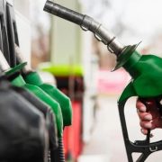 Gasolina en México cuesta 66% más que en Estados Unidos