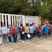 Exigen maestros de Tabasco pago completo de su aguinaldo